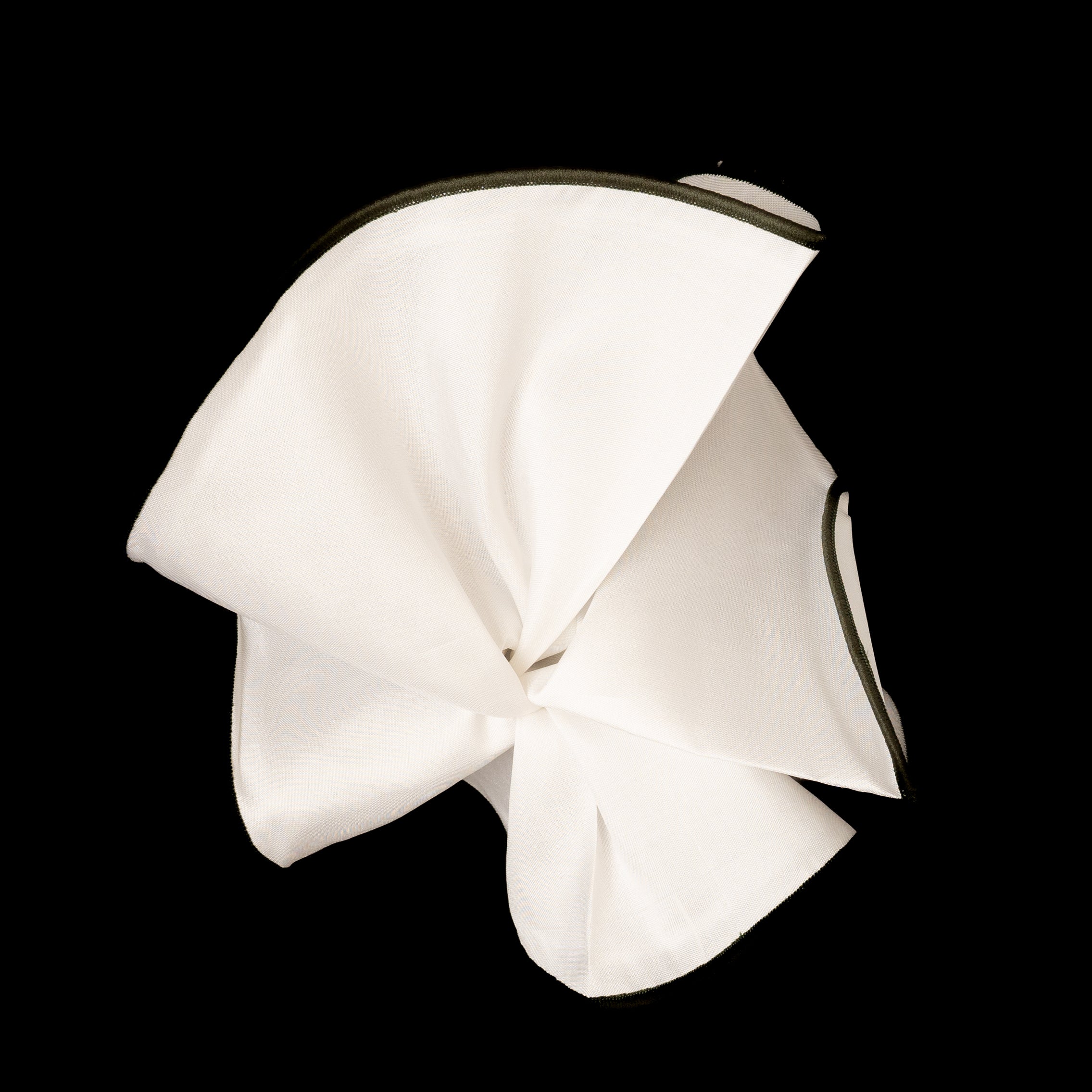 White Silk Classic Trim Pocket Rounds